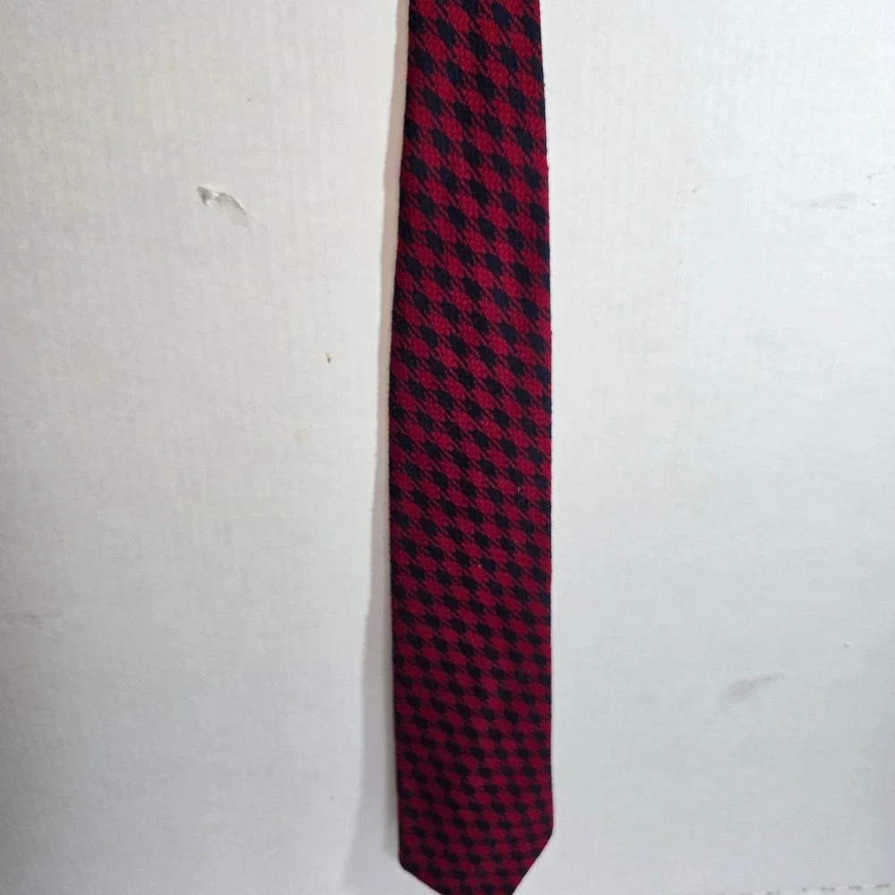 VINTAGE Red and‎ Navy TOWNCRAFT JCPenney Polyester Tie